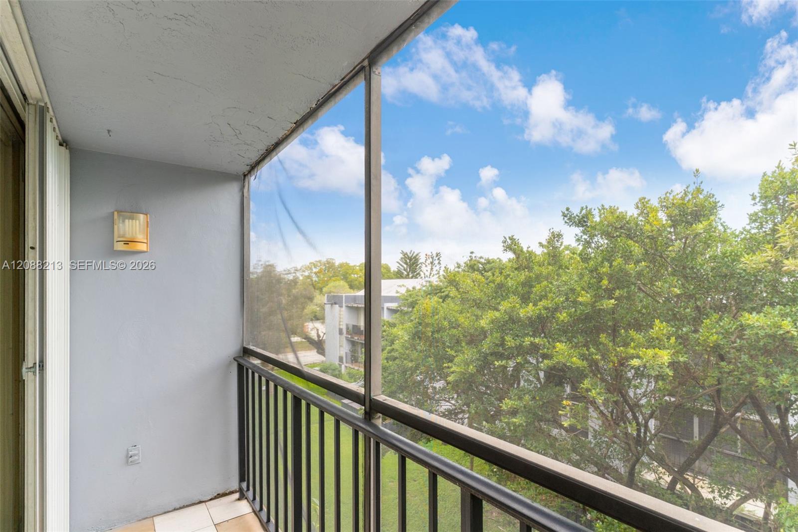 210 Fontainebleau Boulevard