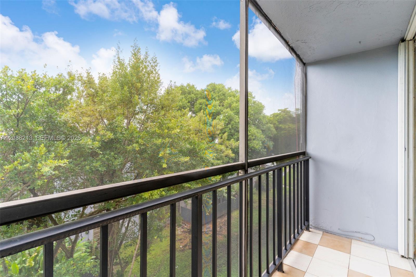 210 Fontainebleau Boulevard