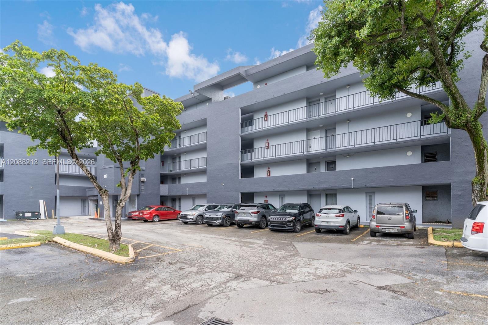 210 Fontainebleau Boulevard