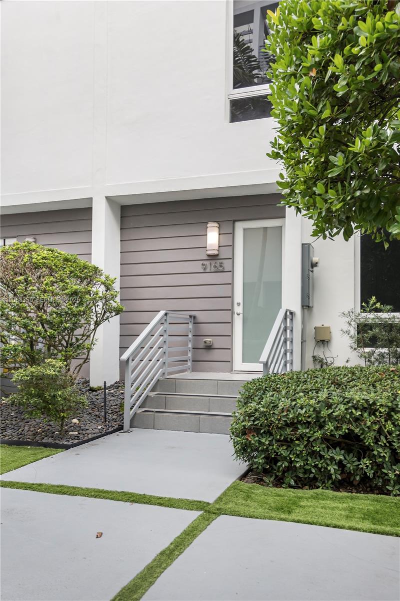 9165 NW 33rd Street
