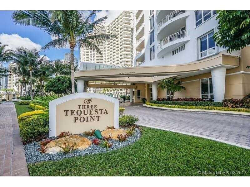 848 Brickell Key Drive gallery image #15