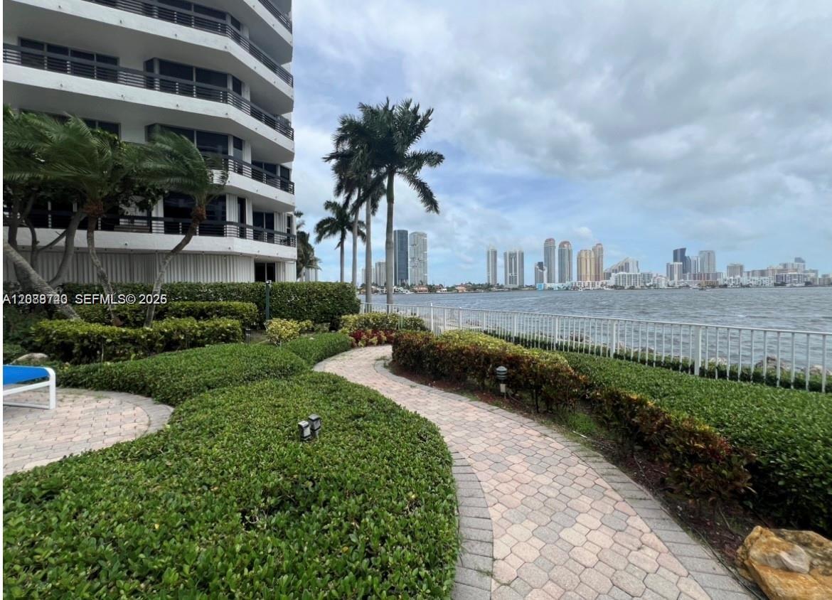 3600 Mystic Pointe Drive
