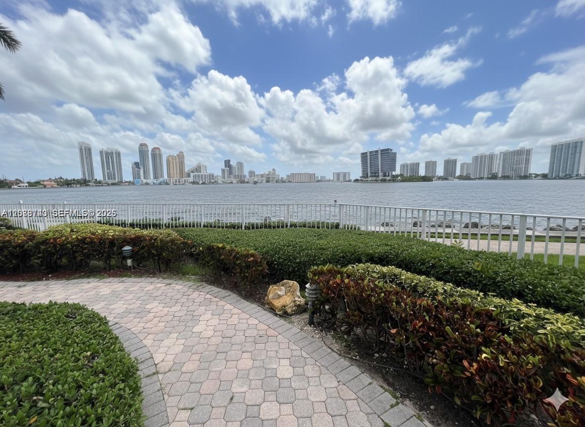3600 Mystic Pointe Drive