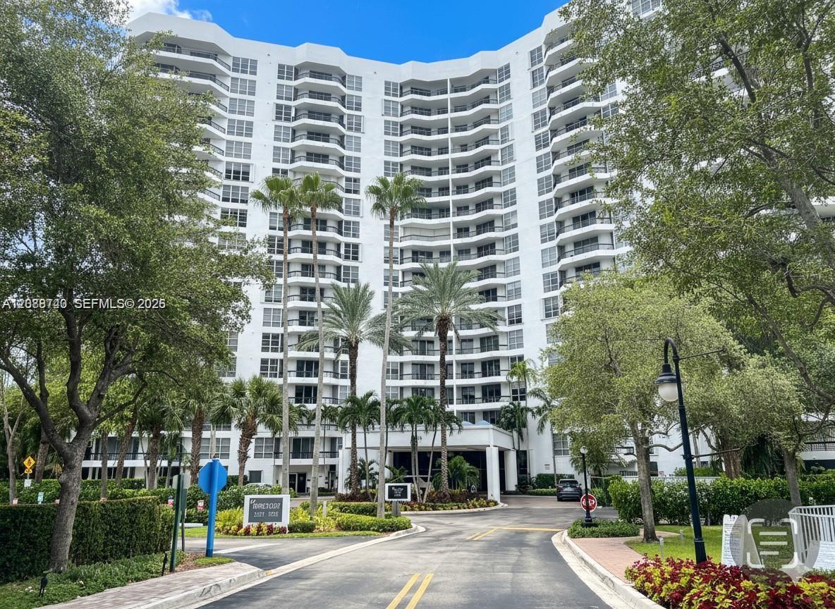3600 Mystic Pointe Drive
