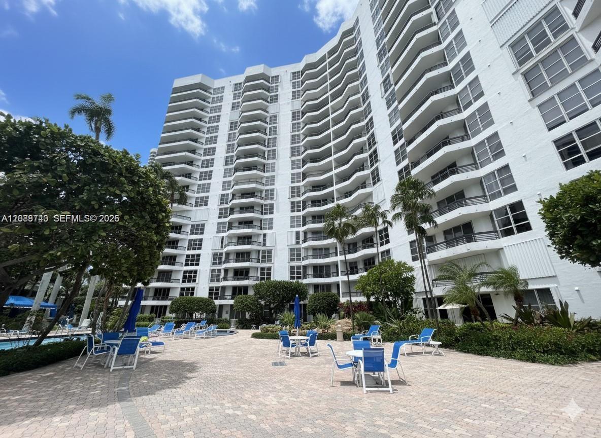 3600 Mystic Pointe Drive