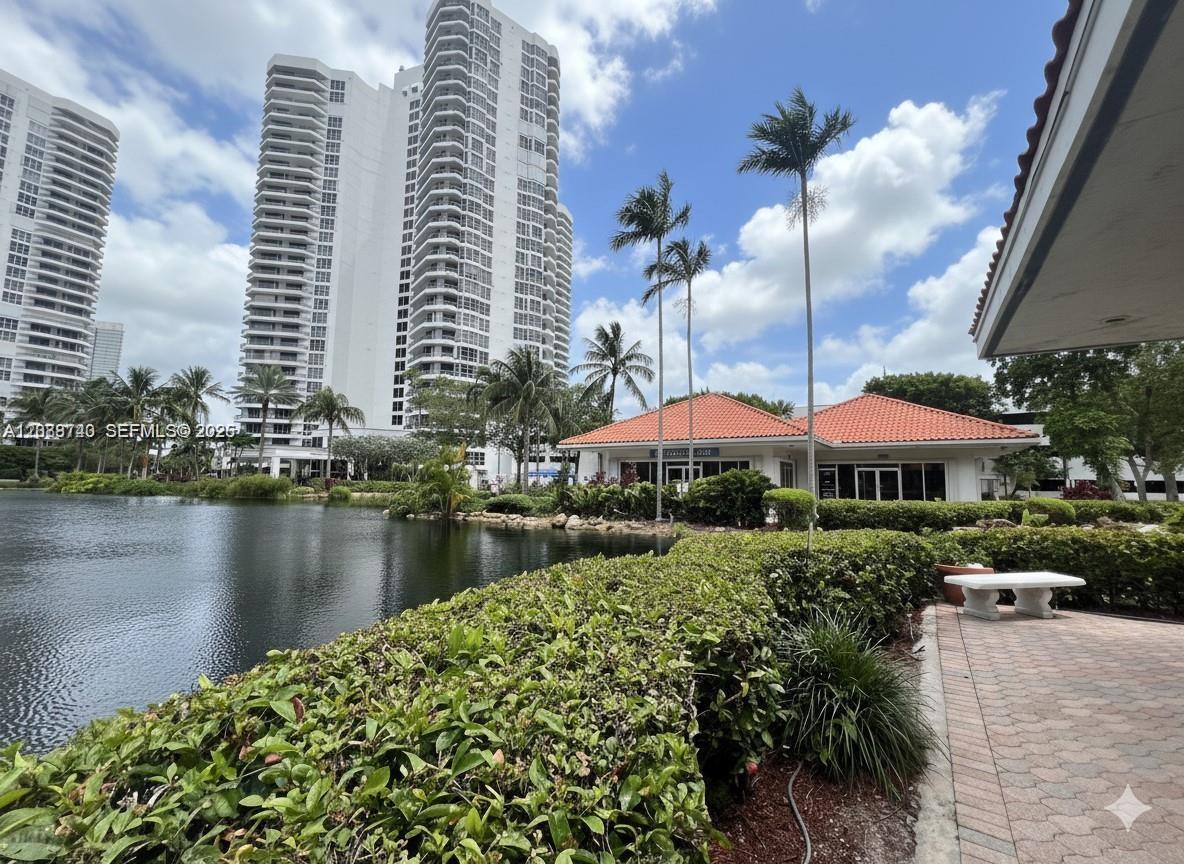 3600 Mystic Pointe Drive