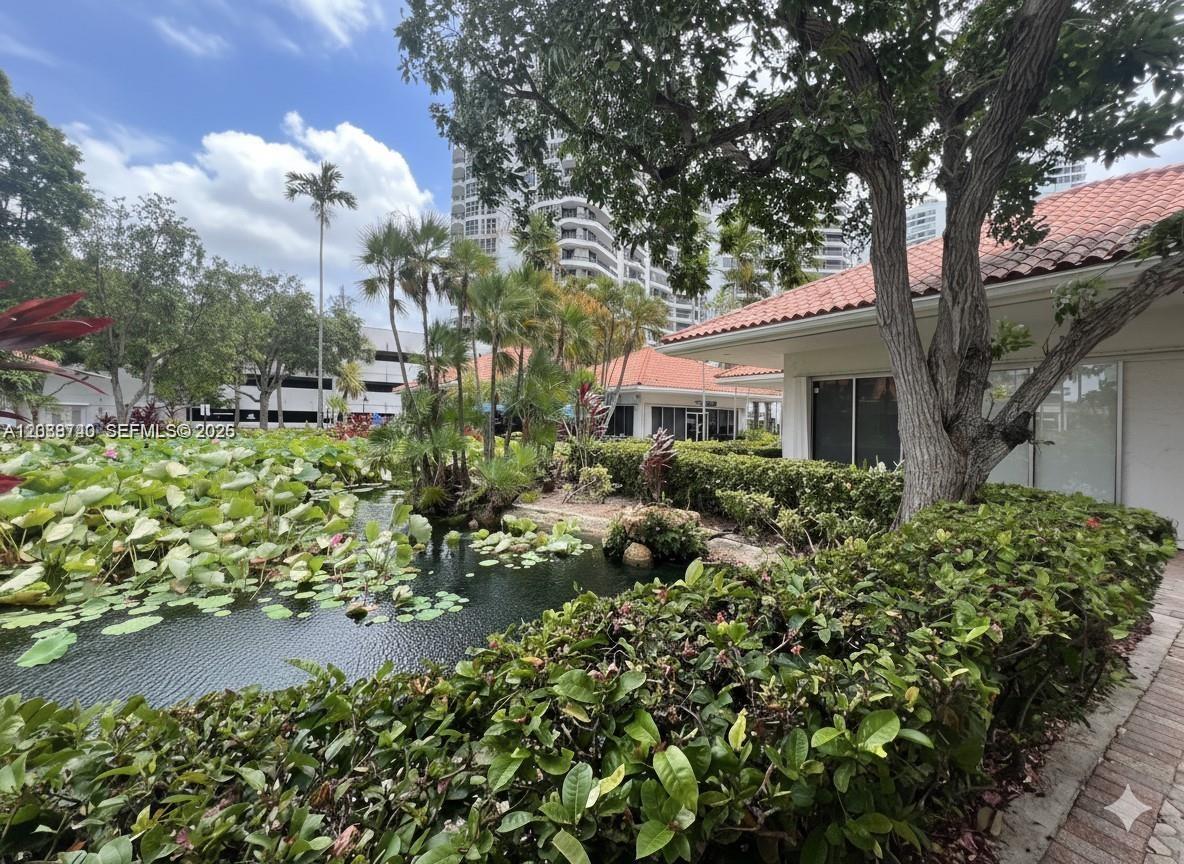 3600 Mystic Pointe Drive