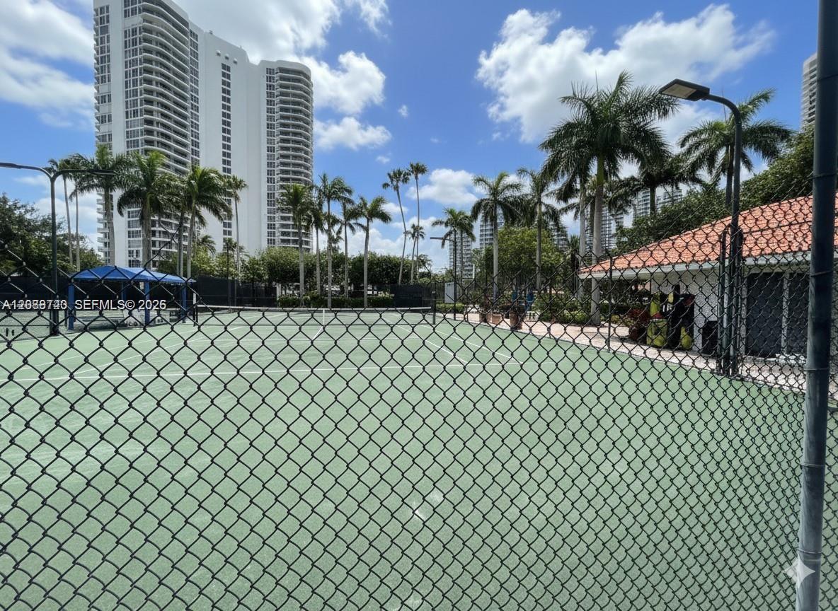 3600 Mystic Pointe Drive