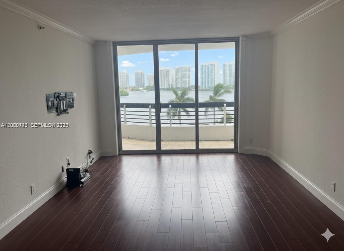 3600 Mystic Pointe Drive