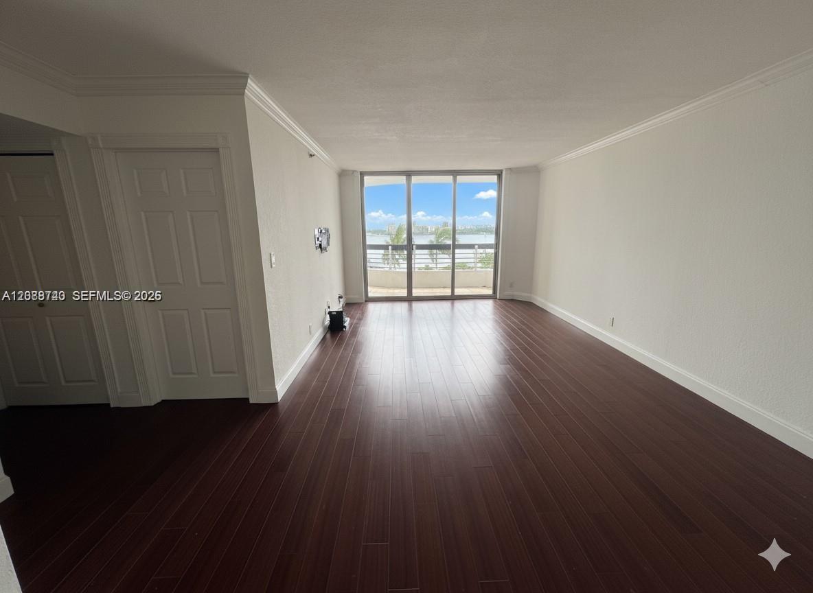 3600 Mystic Pointe Drive