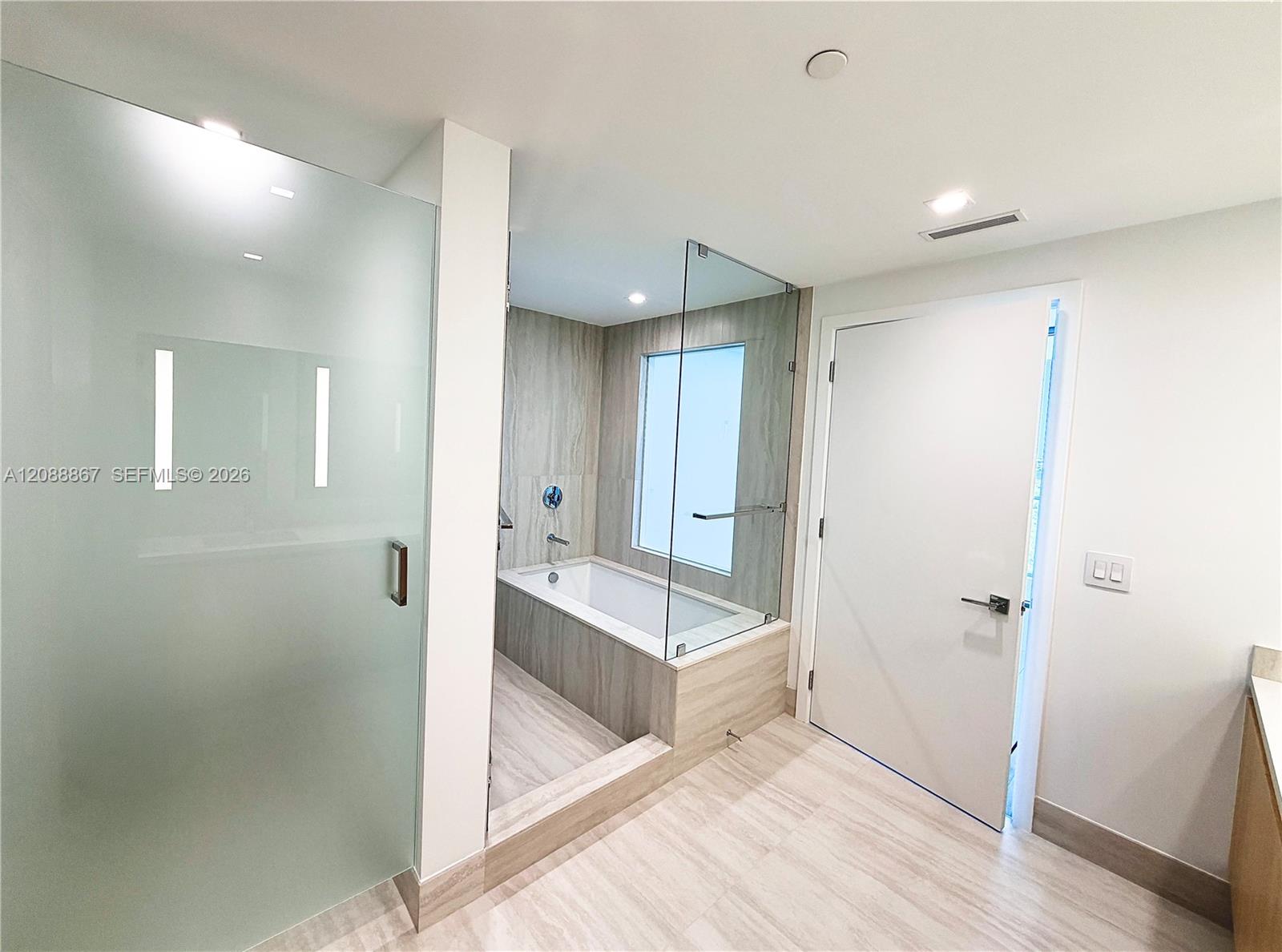 2411 Laguna Circle