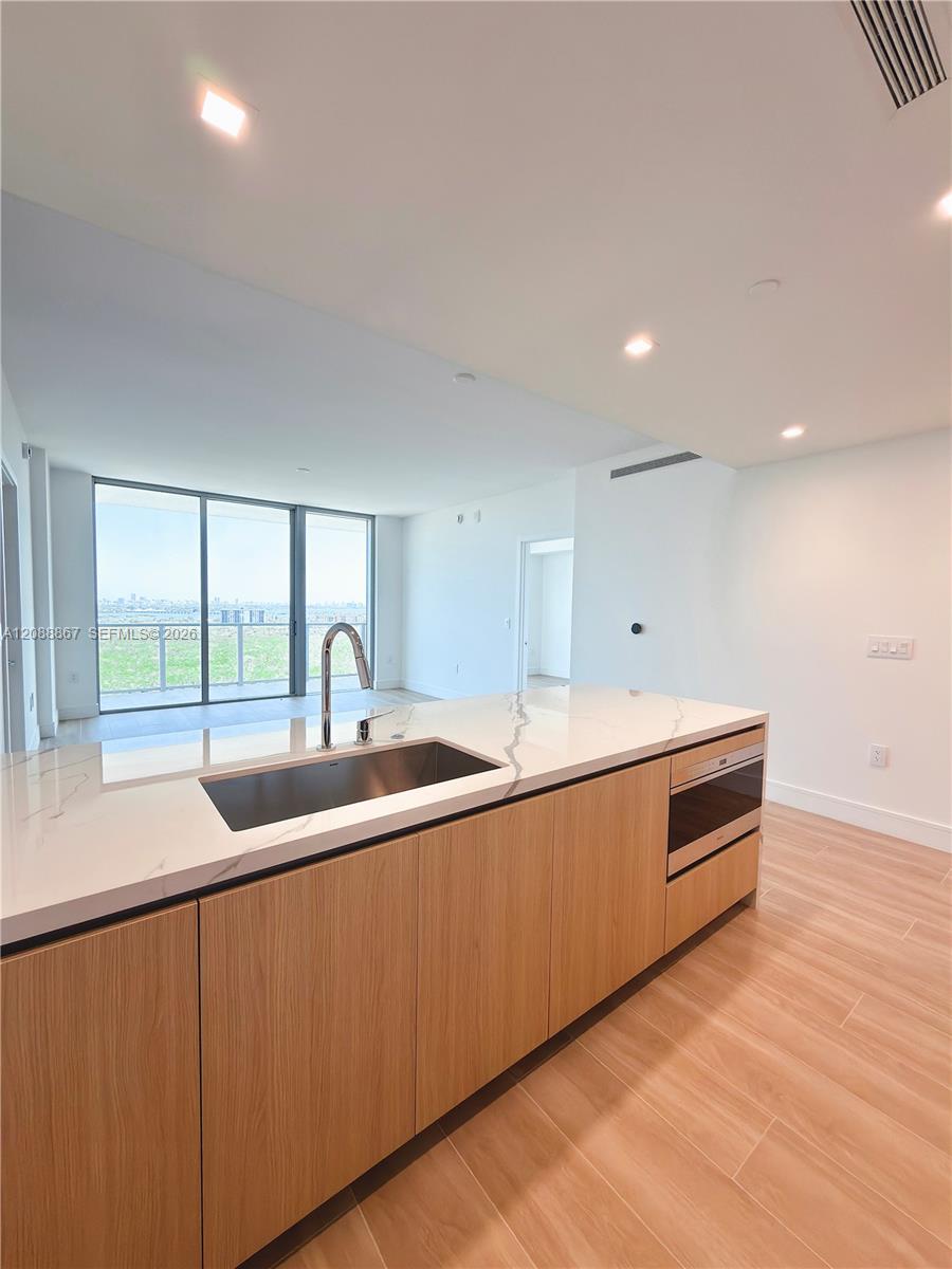 2411 Laguna Circle