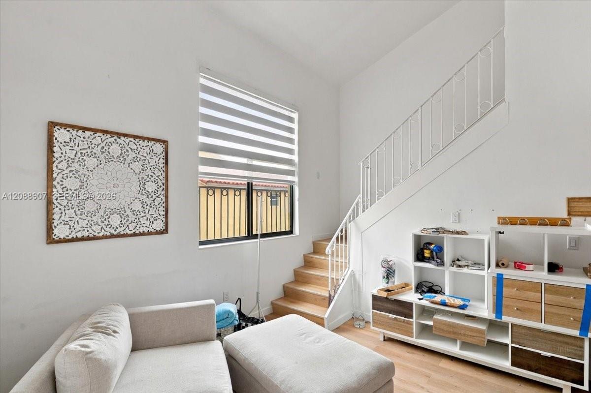 2745 W 62