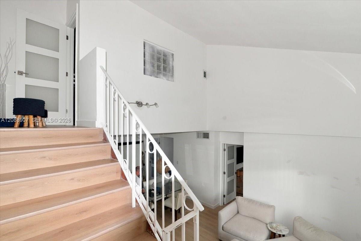 2745 W 62