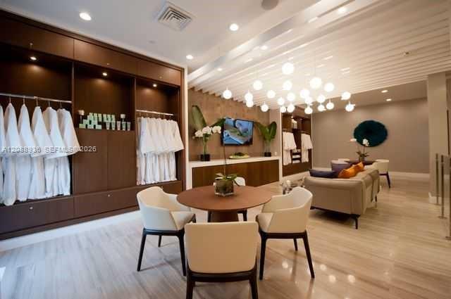 2000 Island Boulevard