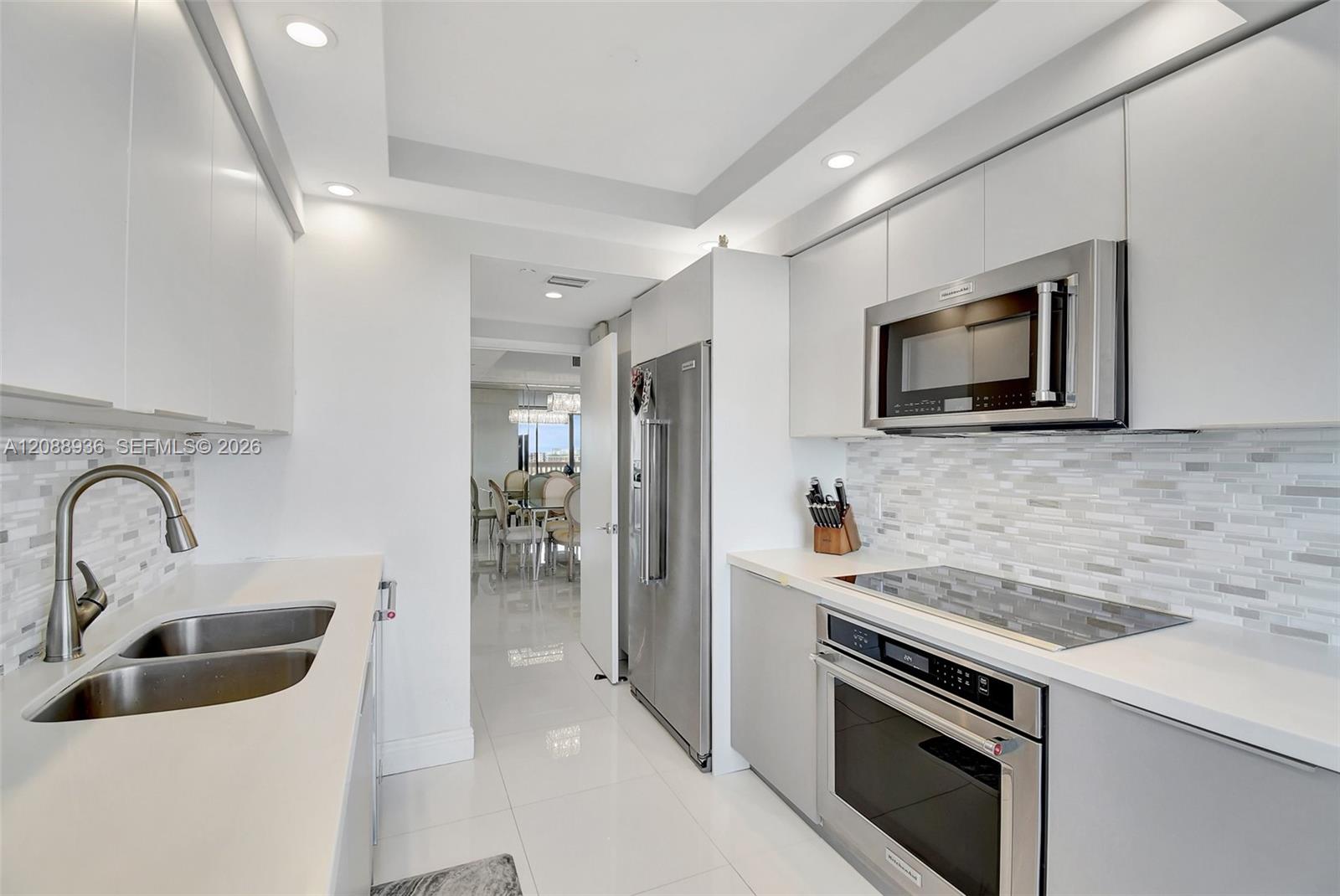 2000 Island Boulevard