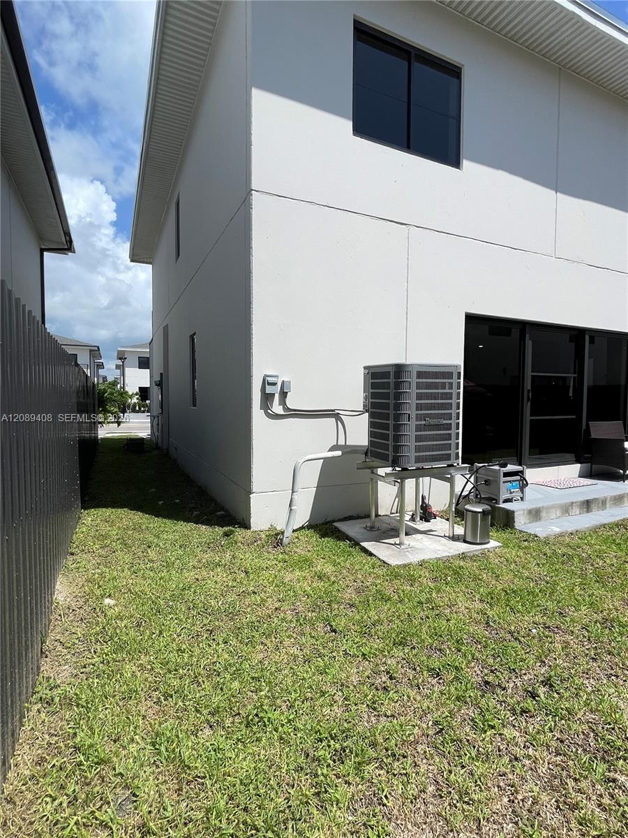 1384 NW 2nd Terrace