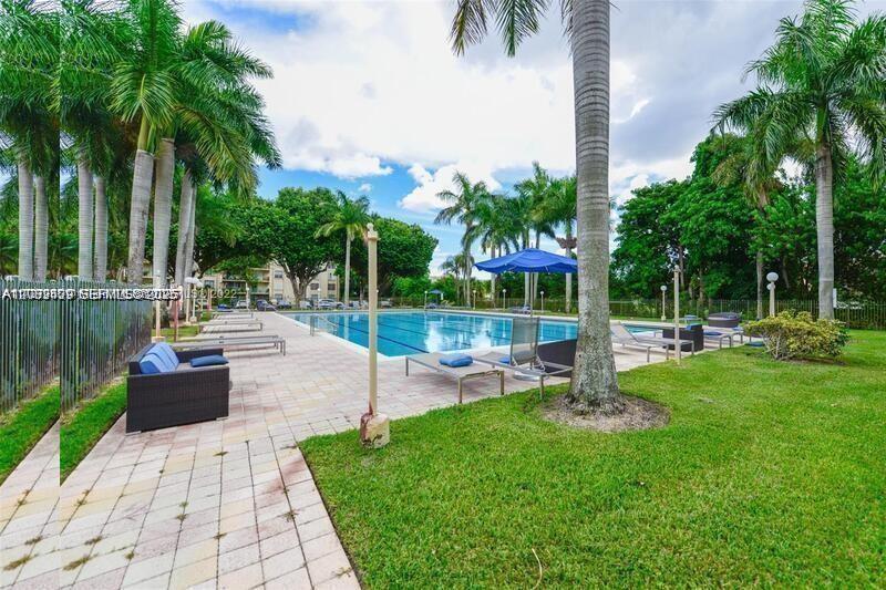 9350 Fontainebleau Boulevard