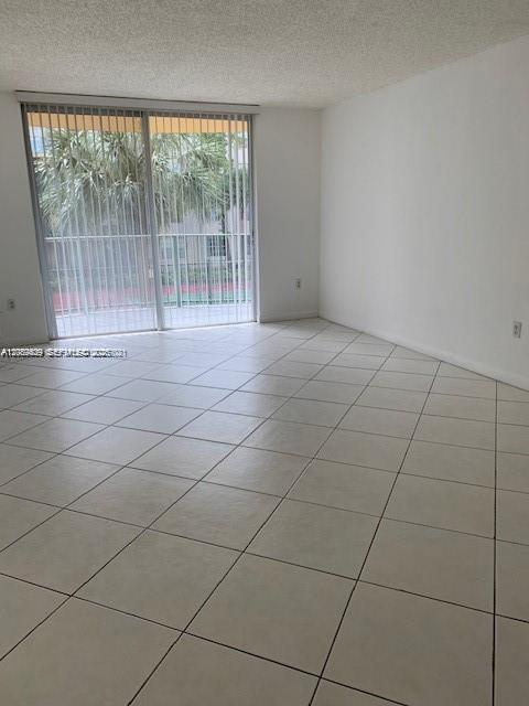 9350 Fontainebleau Boulevard