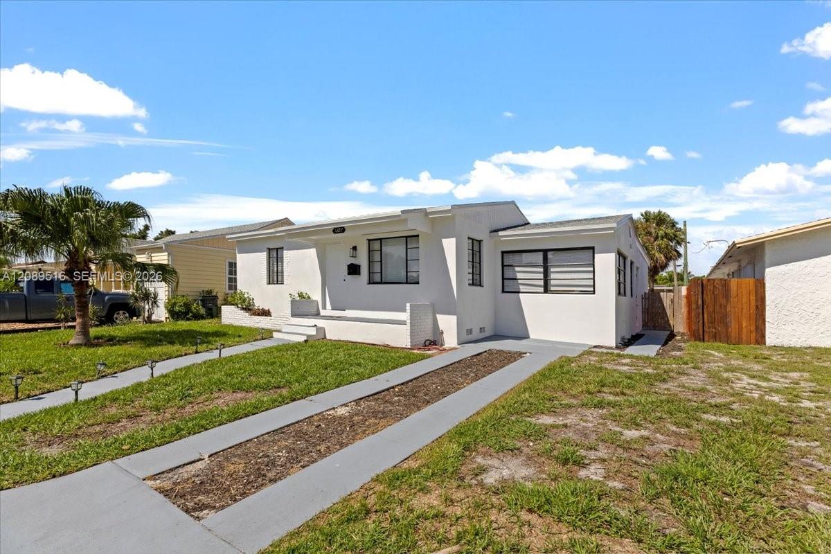1227 N Ocean Breeze