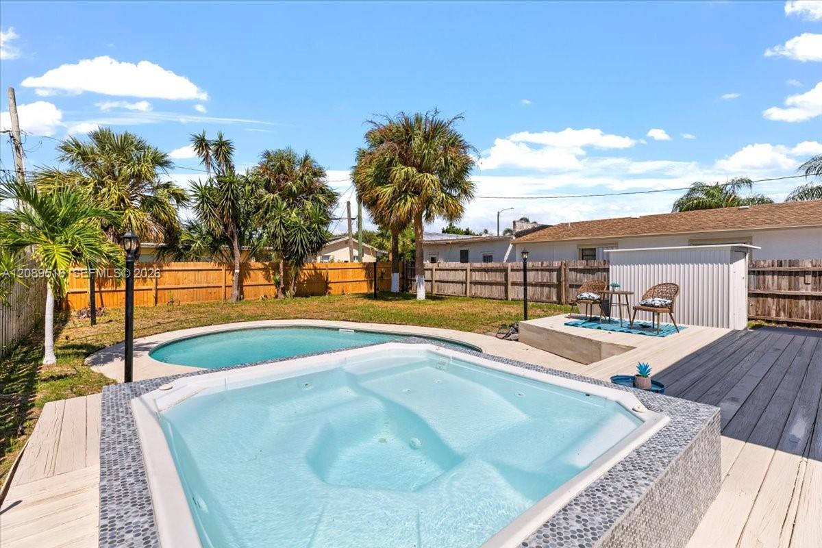 1227 N Ocean Breeze