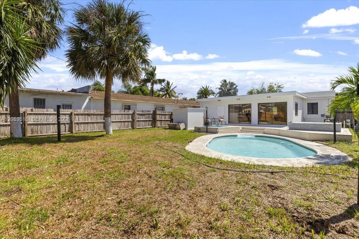 1227 N Ocean Breeze