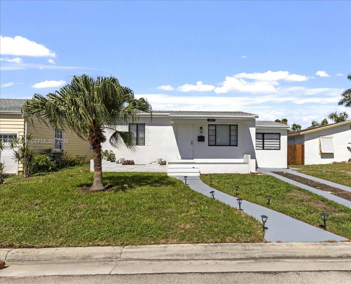 1227 N Ocean Breeze
