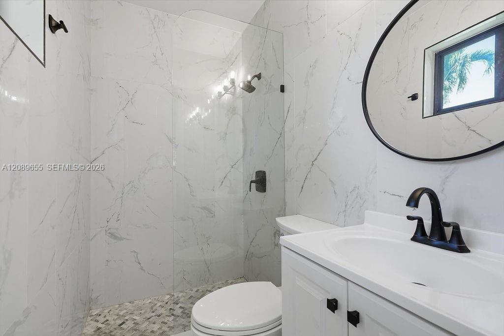 21341 NE 25th Court gallery image #13