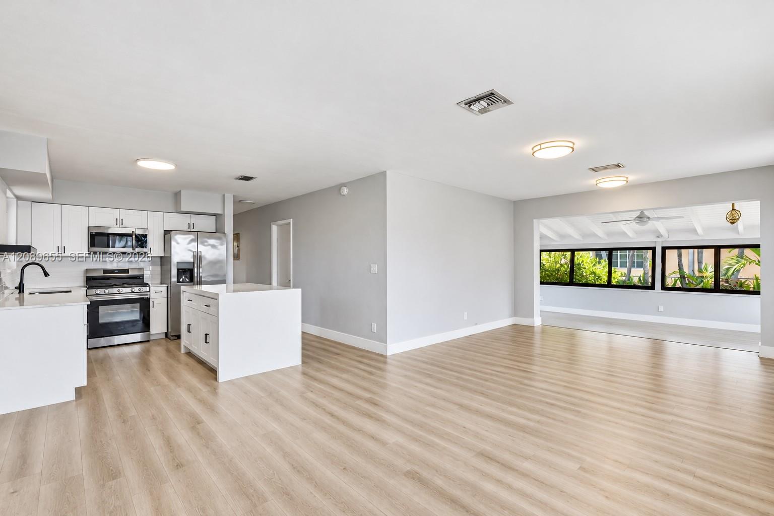 21341 NE 25th Court gallery image #9