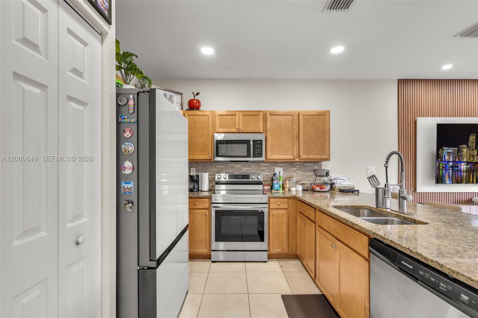 3305 W 93rd Place