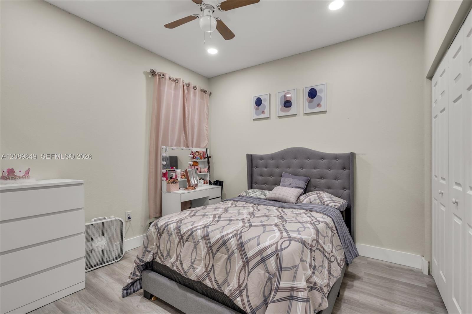 3305 W 93rd Place