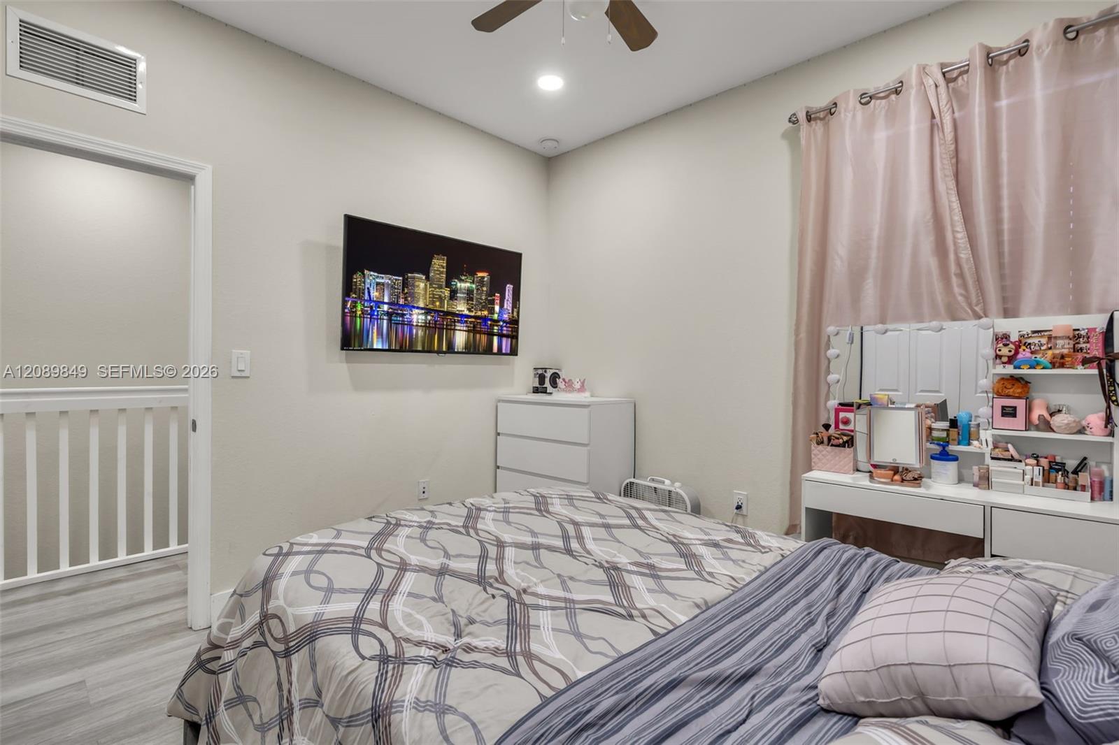 3305 W 93rd Place