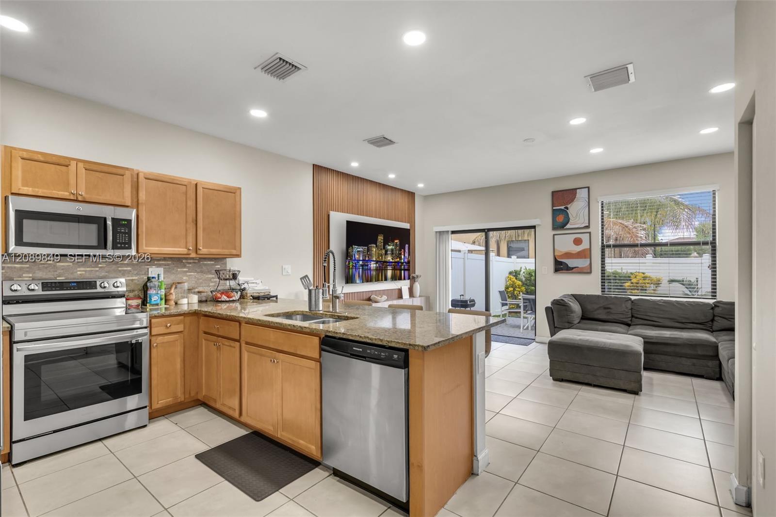 3305 W 93rd Place