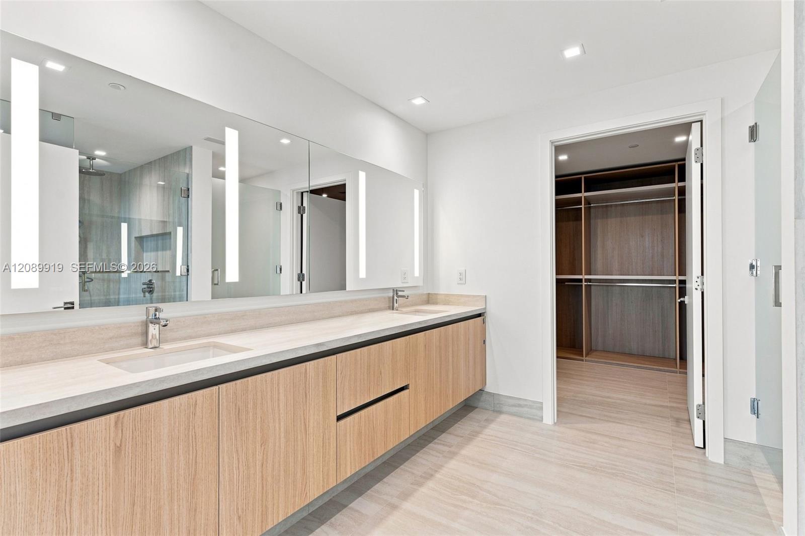 2411 Laguna Circle