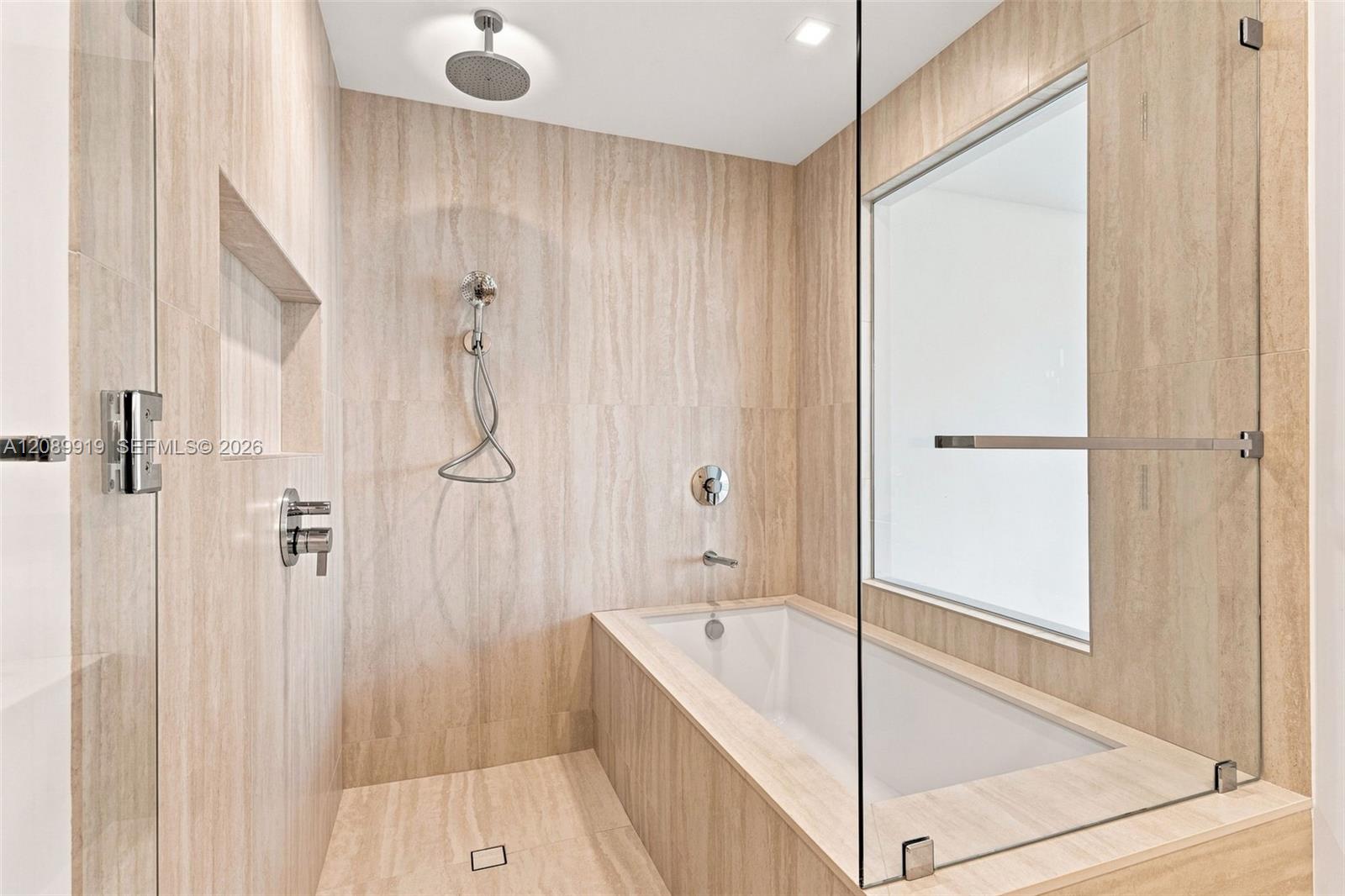 2411 Laguna Circle