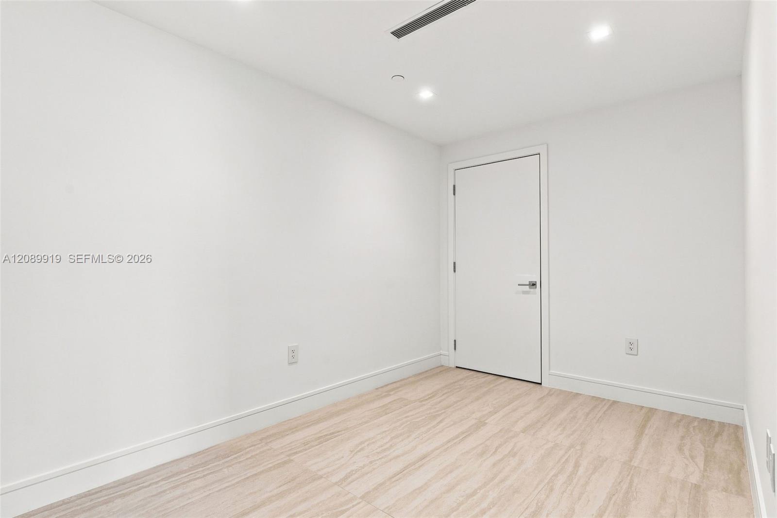 2411 Laguna Circle