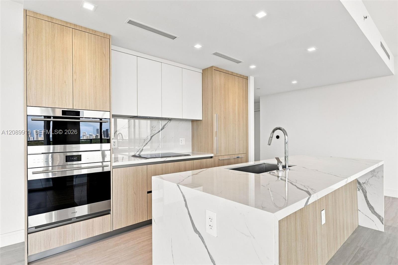2411 Laguna Circle