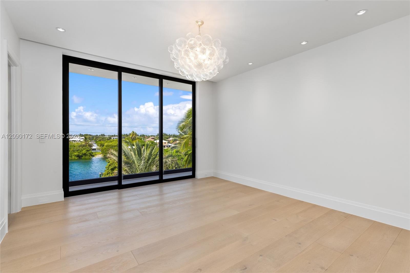 961 Hillsboro Mile