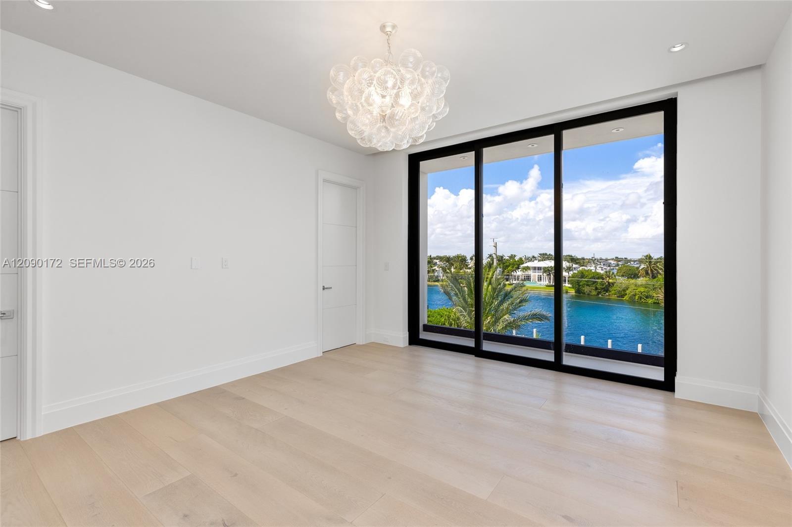 961 Hillsboro Mile
