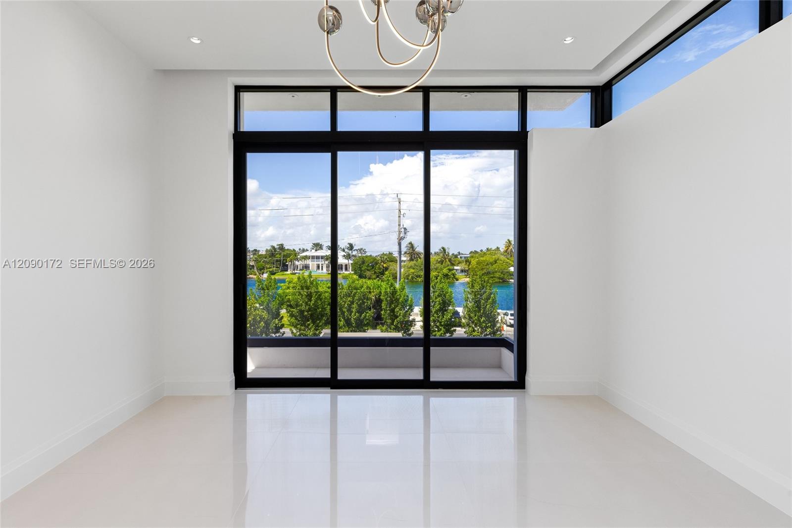 961 Hillsboro Mile