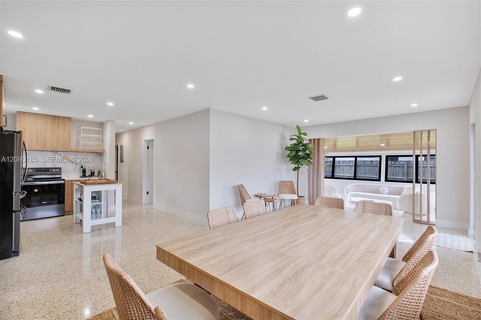 21201 NE 25th Court gallery image #10