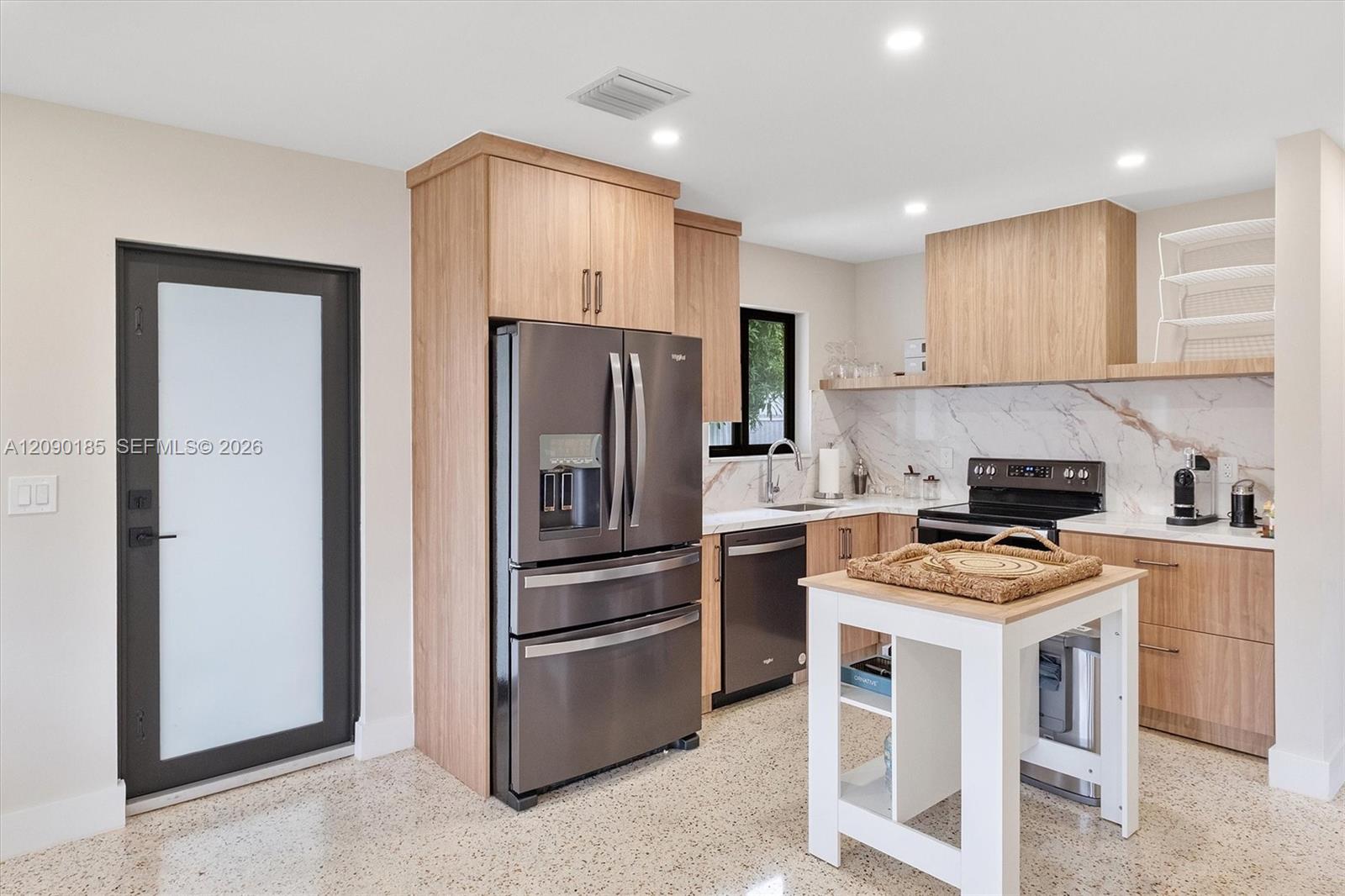 21201 NE 25th Court gallery image #11