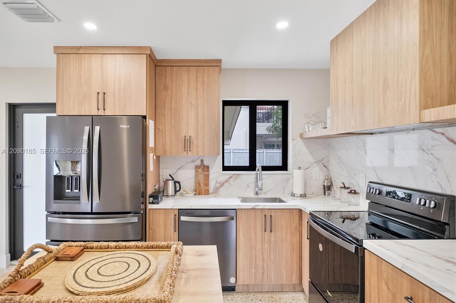 21201 NE 25th Court gallery image #13