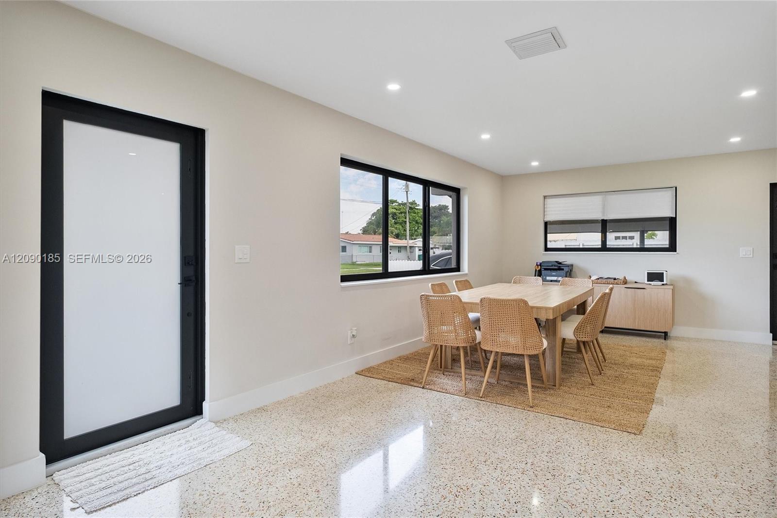 21201 NE 25th Court gallery image #14