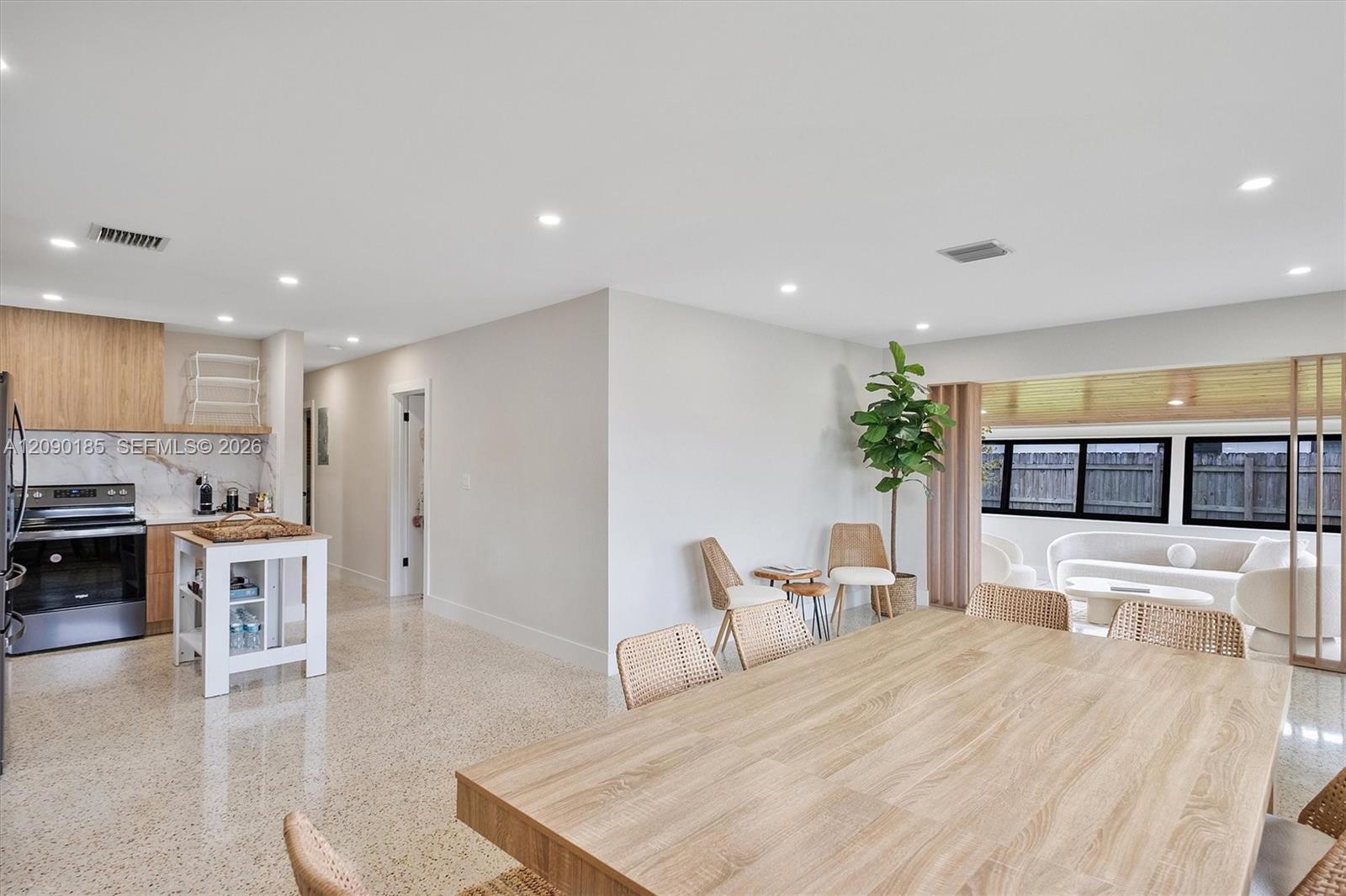 21201 NE 25th Court gallery image #20