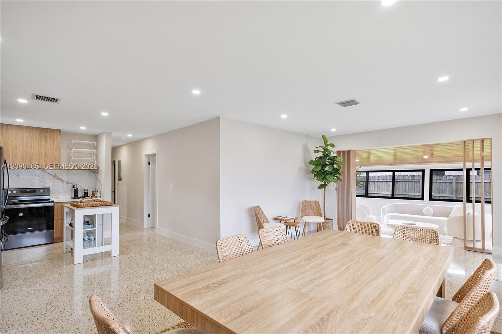 21201 NE 25th Court gallery image #21