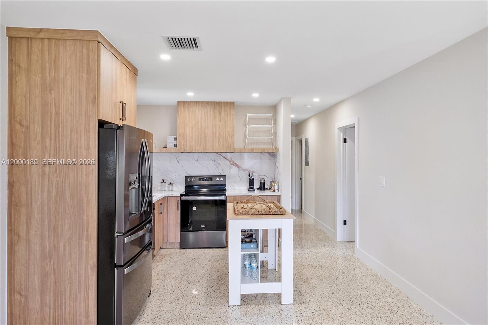 21201 NE 25th Court gallery image #22