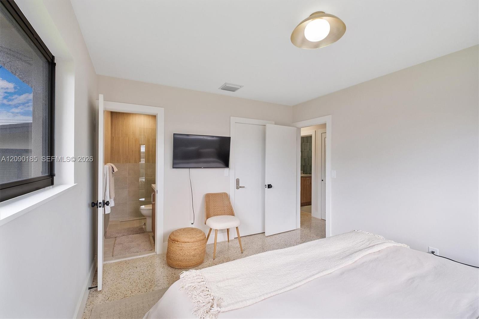 21201 NE 25th Court gallery image #27