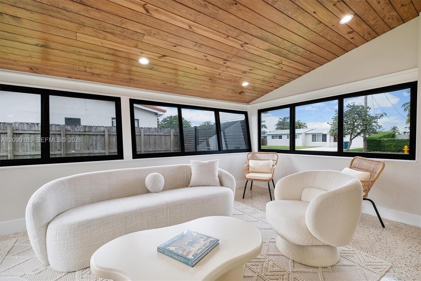 21201 NE 25th Court gallery image #6
