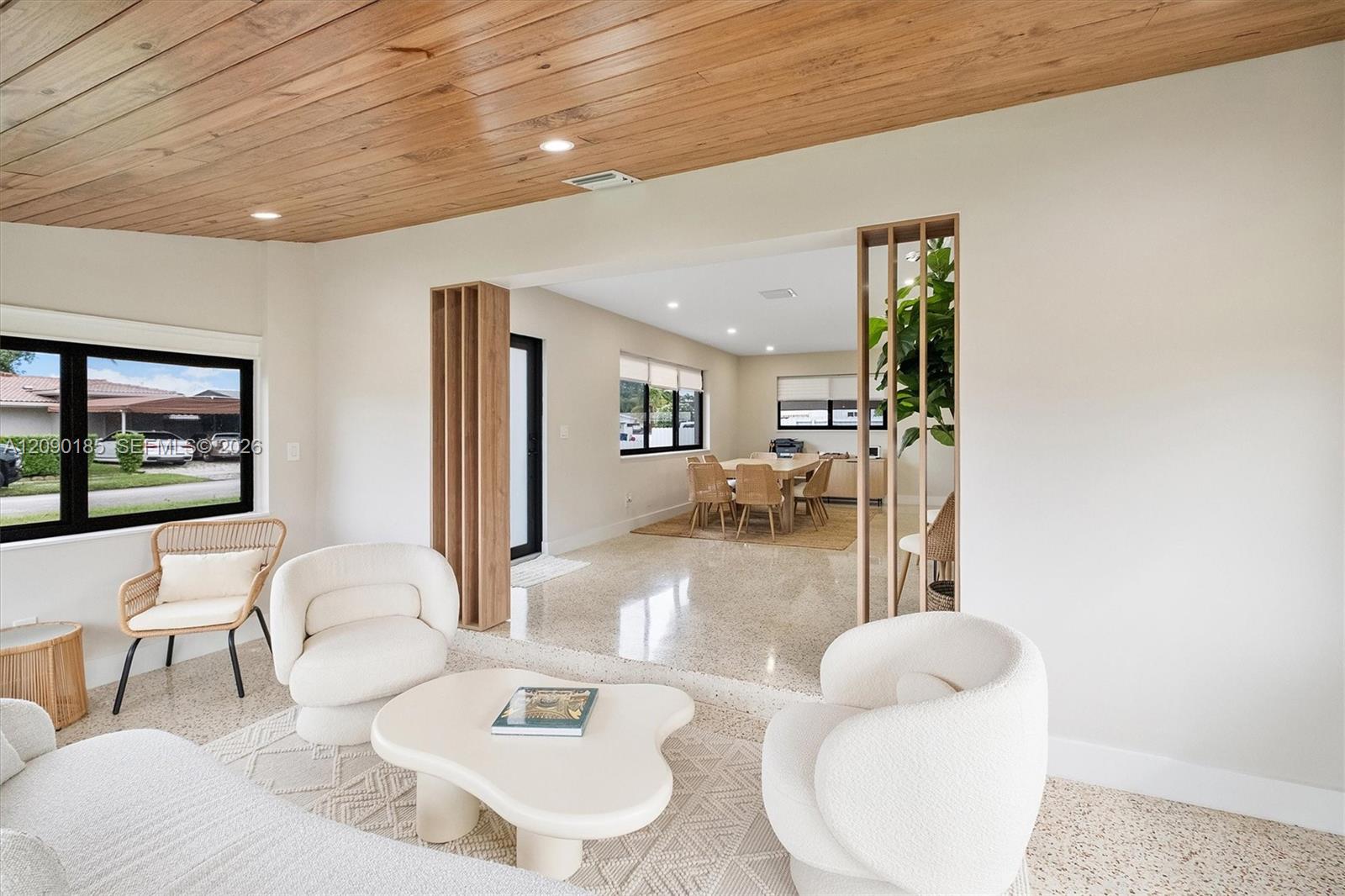 21201 NE 25th Court gallery image #7
